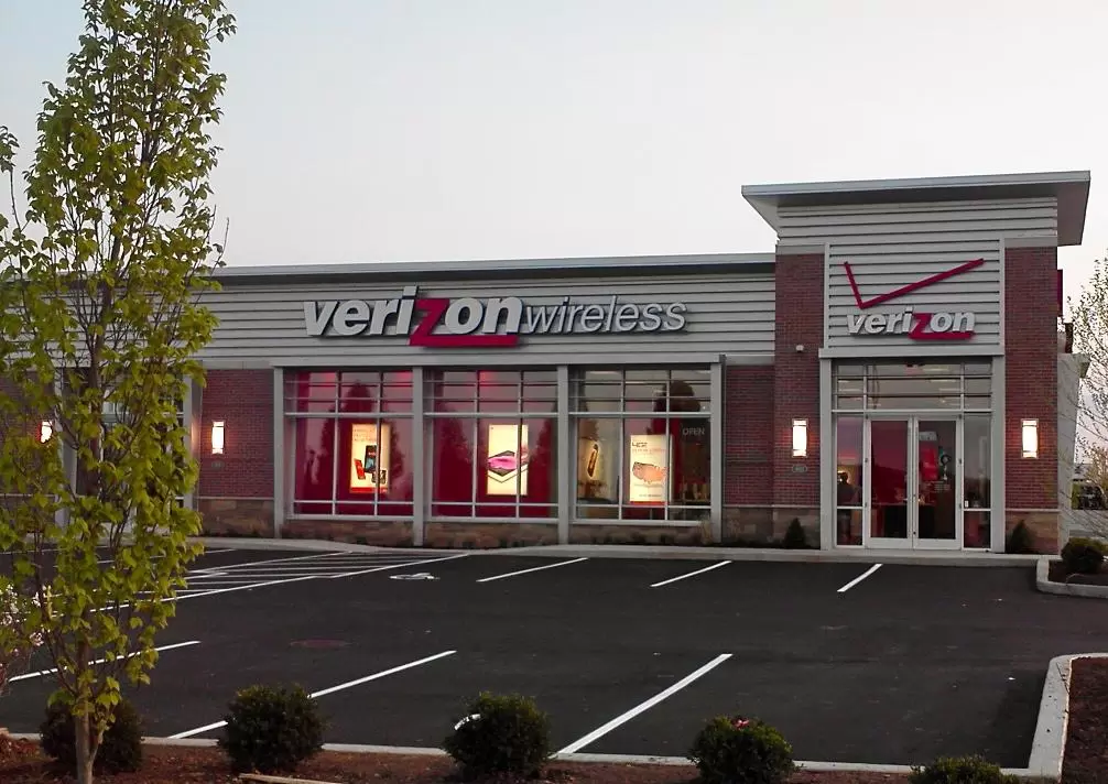 Verizon Opens New Store In Louisville, KY Area | Featured News Story ...