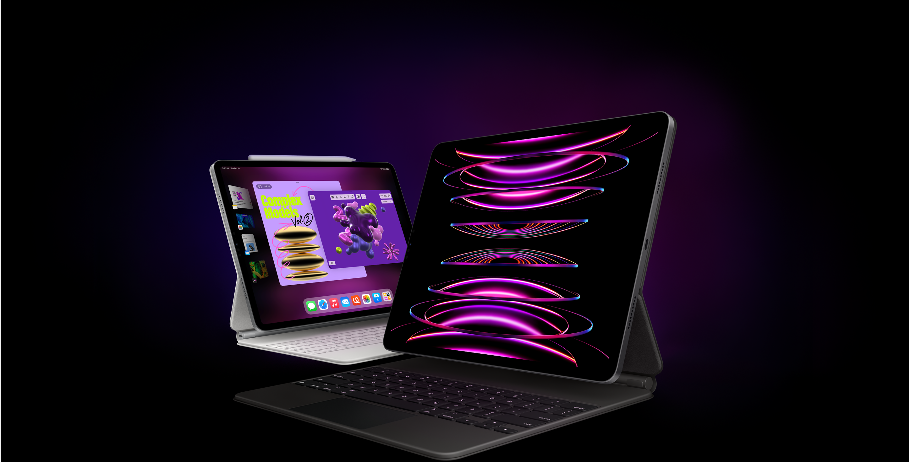 iPad Pro con Magic Keyboard blanco y Apple Pencil mostrando Stage Manager detrás de otro iPad Pro con Magic Keyboard negro mostrando el fondo de pantalla.