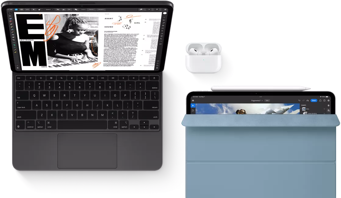 iPad Pro con Magic Keyboard, Airpods Pro. Otro iPad con el Apple Pencil y Smart Folio.
