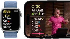 Se muestran métricas de entrenamiento en un Apple Watch y ejercicios de Apple Fitness+ en un iPhone